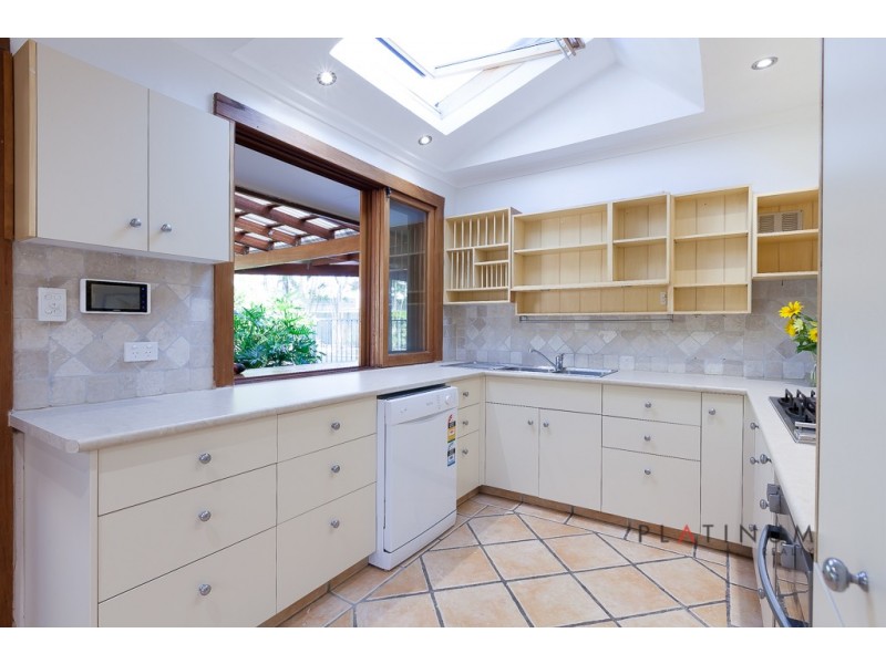 15 Moorilla Place, Broadbeach Waters QLD 4218