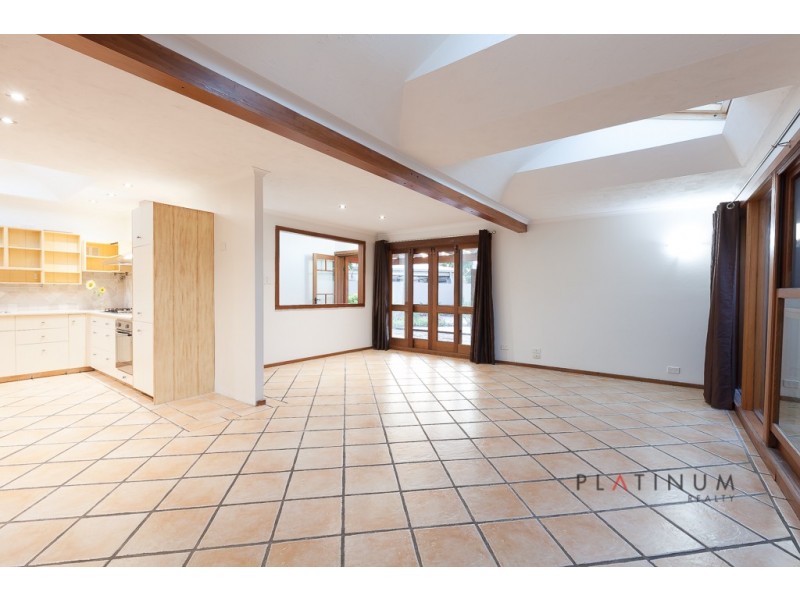 15 Moorilla Place, Broadbeach Waters QLD 4218