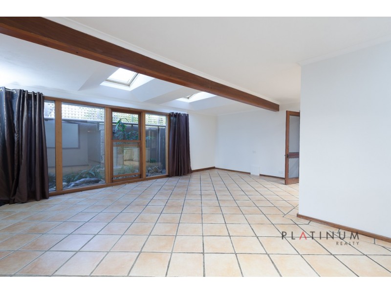 15 Moorilla Place, Broadbeach Waters QLD 4218