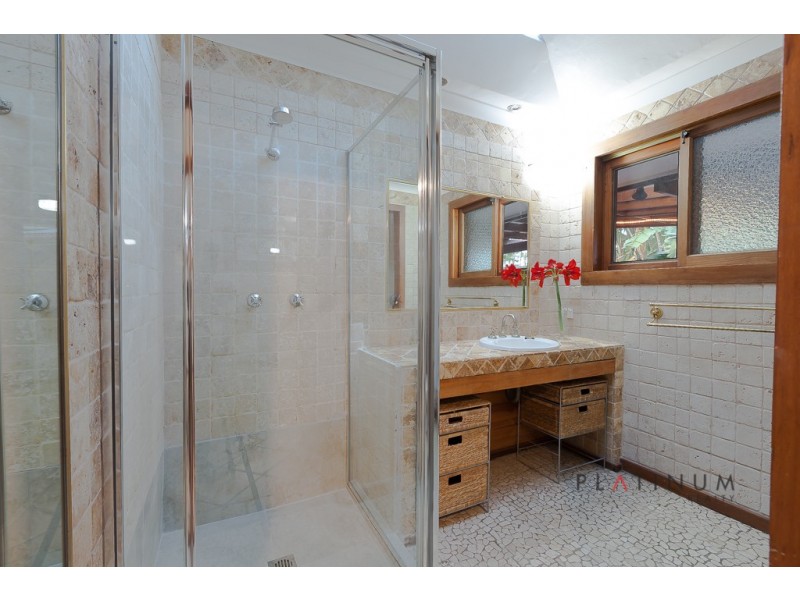 15 Moorilla Place, Broadbeach Waters QLD 4218