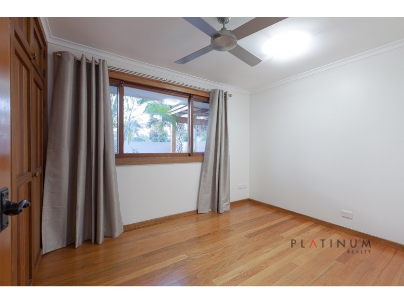 15 Moorilla Place, Broadbeach Waters QLD 4218