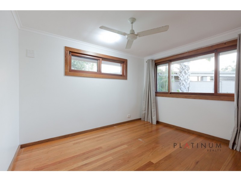 15 Moorilla Place, Broadbeach Waters QLD 4218