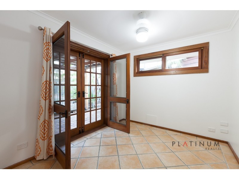 15 Moorilla Place, Broadbeach Waters QLD 4218