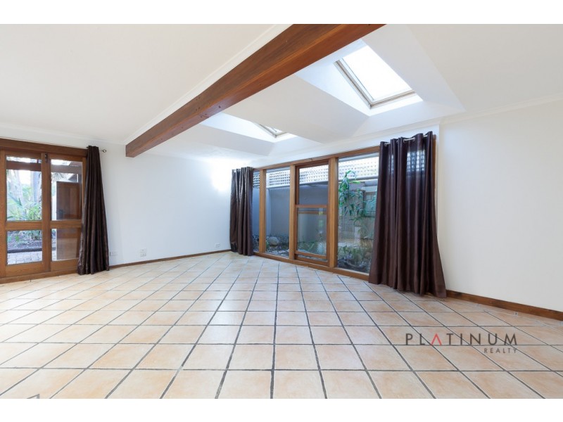 15 Moorilla Place, Broadbeach Waters QLD 4218