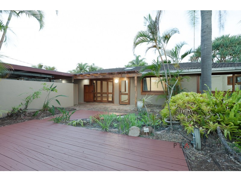 15 Moorilla Place, Broadbeach Waters QLD 4218