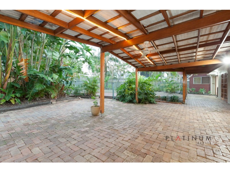 15 Moorilla Place, Broadbeach Waters QLD 4218