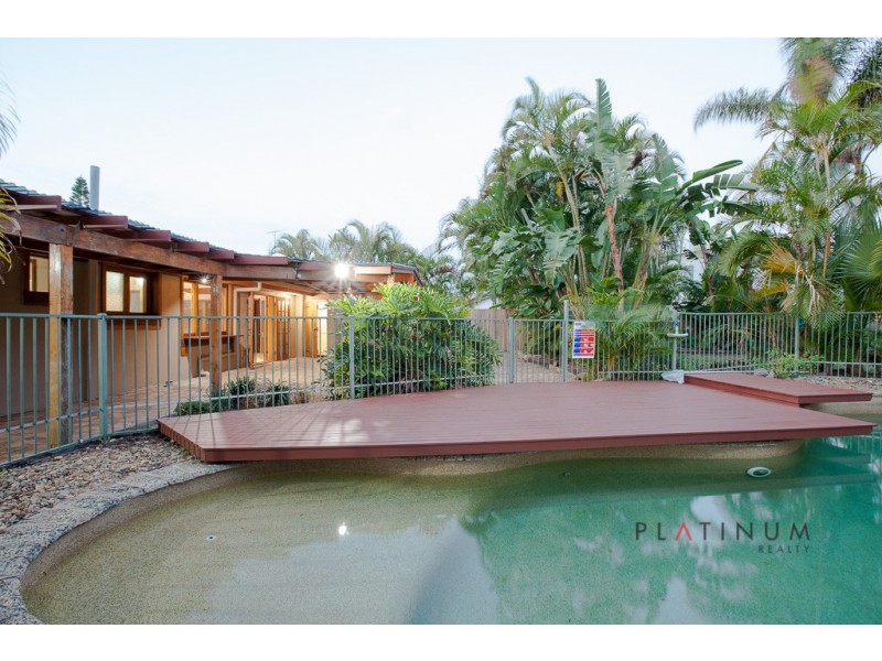 15 Moorilla Place, Broadbeach Waters QLD 4218