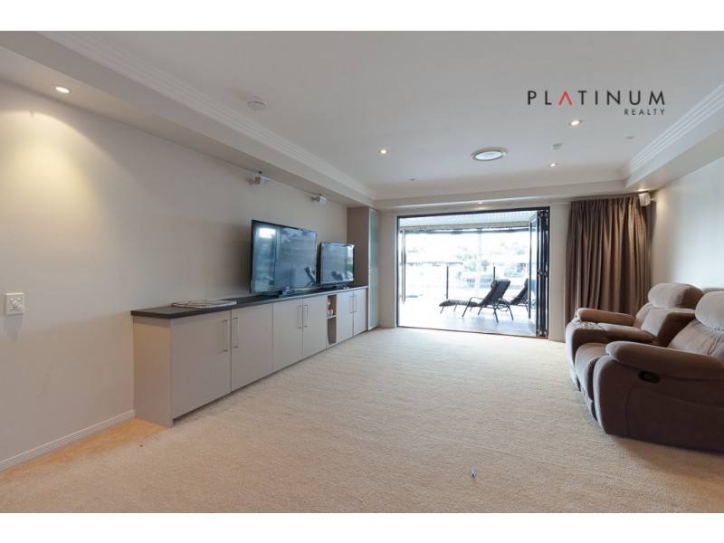 11 Alma Street, Broadbeach Waters QLD 4218