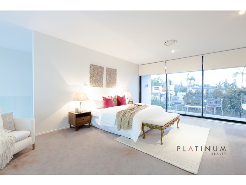 49 Monaco Street, Broadbeach Waters QLD 4218