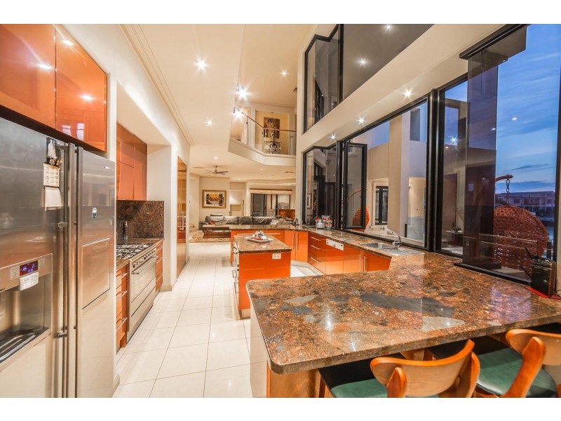 18-20 The Sovereign Mile, Sovereign Islands QLD 4216