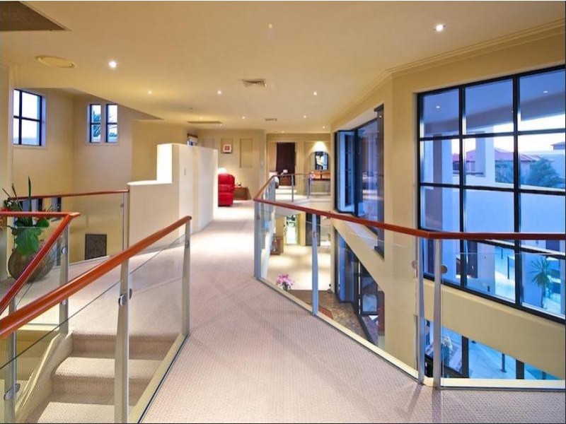 18-20 The Sovereign Mile, Sovereign Islands QLD 4216