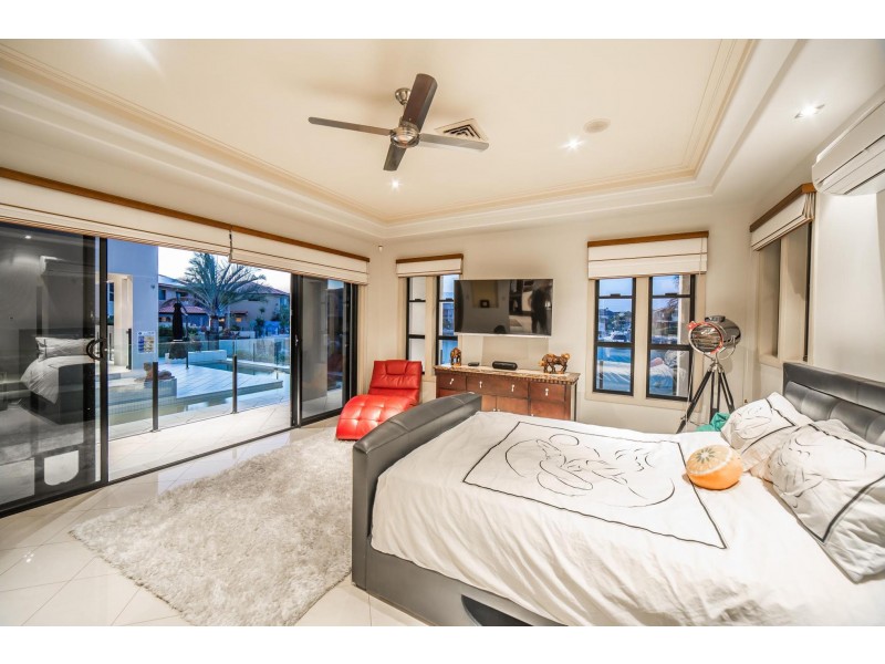 18-20 The Sovereign Mile, Sovereign Islands QLD 4216