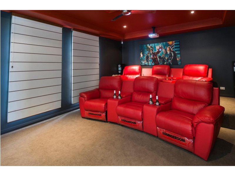 18-20 The Sovereign Mile, Sovereign Islands QLD 4216