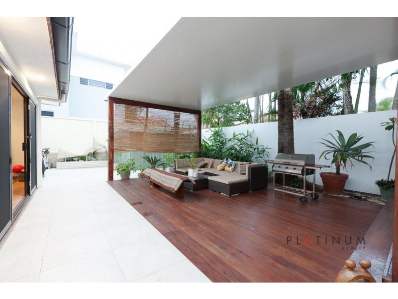 62 Dolphin Avenue, Mermaid Beach QLD 4218