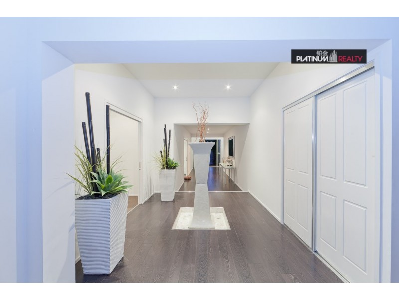 2 Rebecca Court, Broadbeach Waters QLD 4218