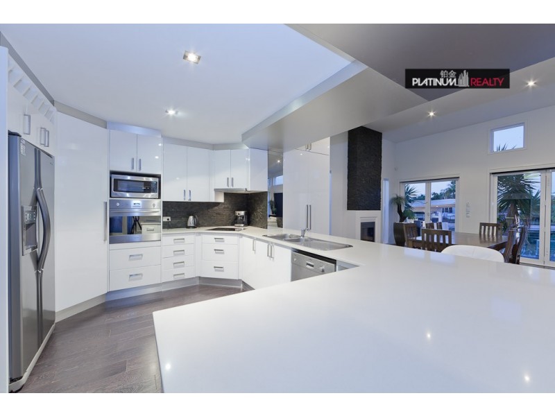 2 Rebecca Court, Broadbeach Waters QLD 4218