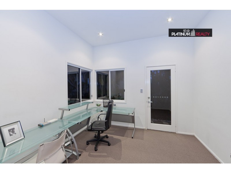 2 Rebecca Court, Broadbeach Waters QLD 4218