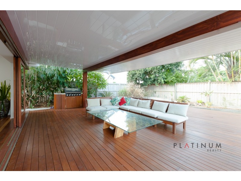 42 Allambi Avenue, Broadbeach Waters QLD 4218