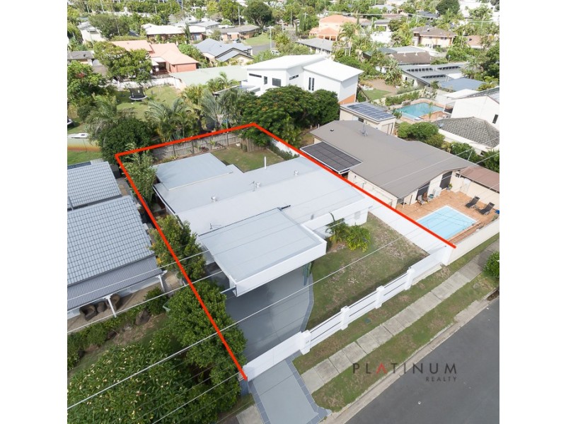 42 Allambi Avenue, Broadbeach Waters QLD 4218