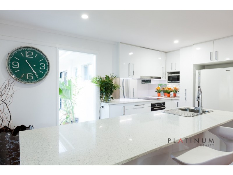 42 Allambi Avenue, Broadbeach Waters QLD 4218