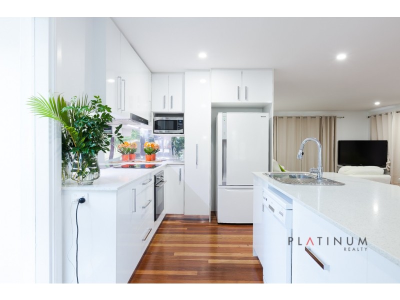 42 Allambi Avenue, Broadbeach Waters QLD 4218