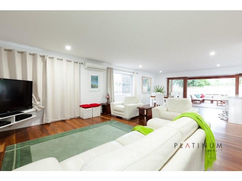 42 Allambi Avenue, Broadbeach Waters QLD 4218