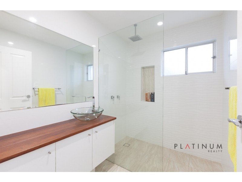 42 Allambi Avenue, Broadbeach Waters QLD 4218
