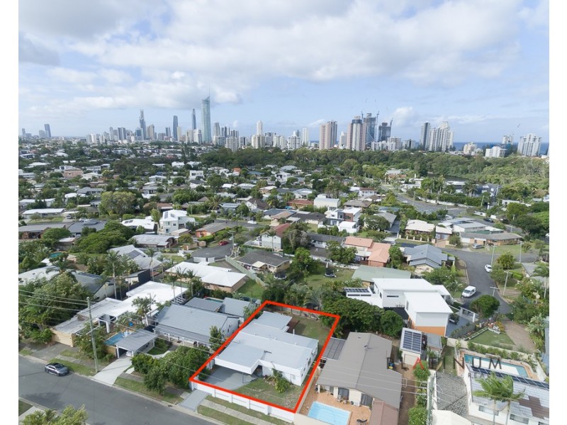 42 Allambi Avenue, Broadbeach Waters QLD 4218