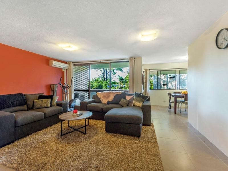 Broadbeach Waters QLD 4218