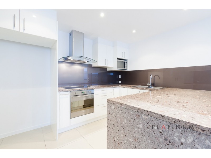 8001B Vista Drive, Benowa QLD 4217