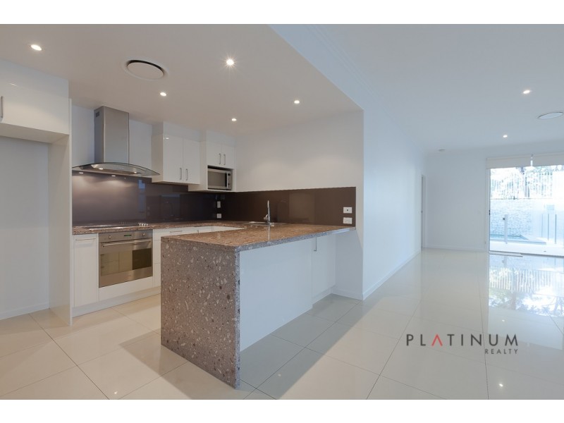 8001B Vista Drive, Benowa QLD 4217