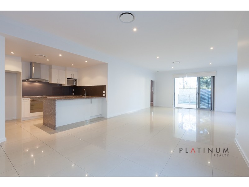 8001B Vista Drive, Benowa QLD 4217