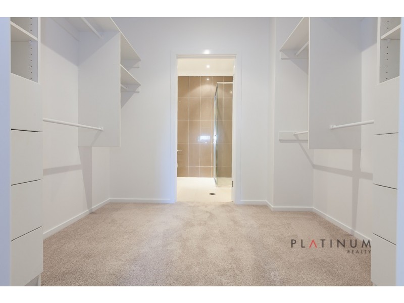 8001B Vista Drive, Benowa QLD 4217