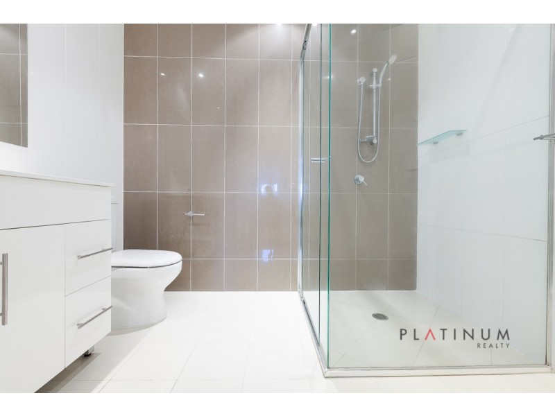 8001B Vista Drive, Benowa QLD 4217