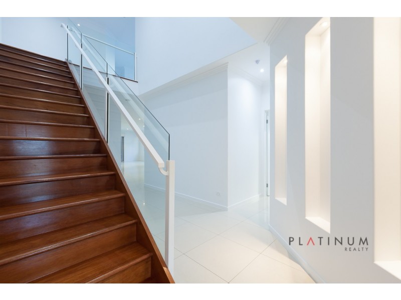 8001B Vista Drive, Benowa QLD 4217