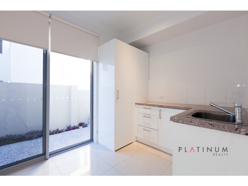 8001B Vista Drive, Benowa QLD 4217