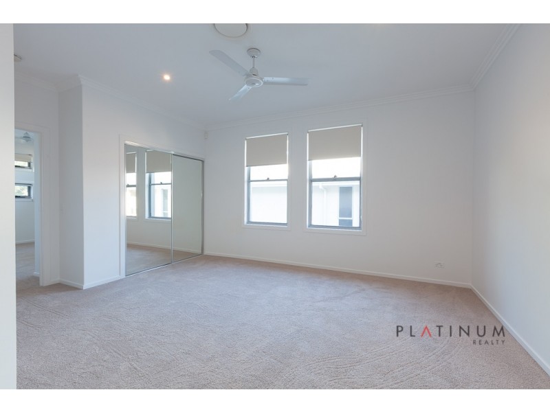 8001B Vista Drive, Benowa QLD 4217