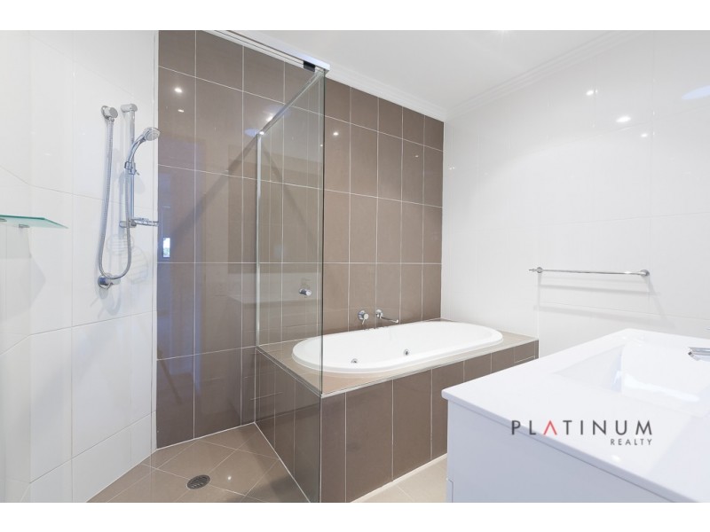 8001B Vista Drive, Benowa QLD 4217