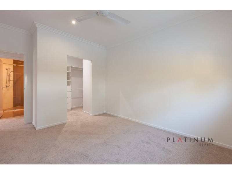 8001B Vista Drive, Benowa QLD 4217