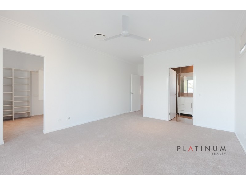 8001B Vista Drive, Benowa QLD 4217