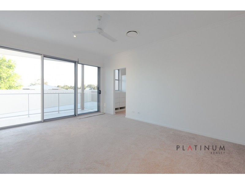 8001B Vista Drive, Benowa QLD 4217