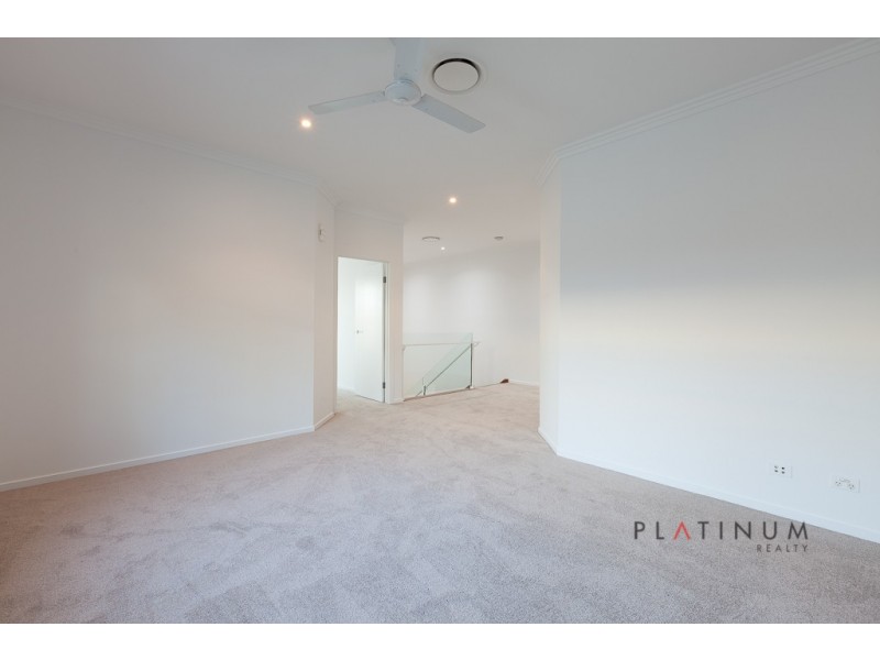 8001B Vista Drive, Benowa QLD 4217