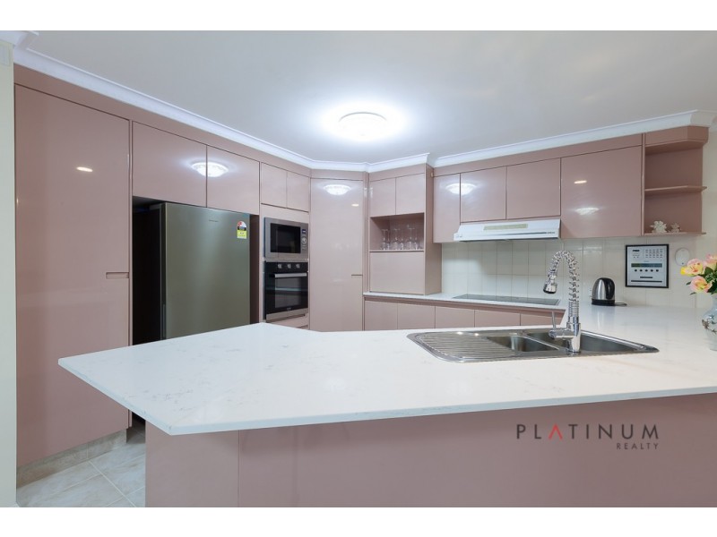 5 Cessnock Close, Mermaid Waters QLD 4218