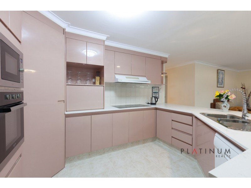 5 Cessnock Close, Mermaid Waters QLD 4218