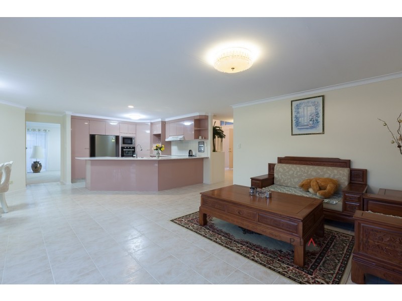5 Cessnock Close, Mermaid Waters QLD 4218