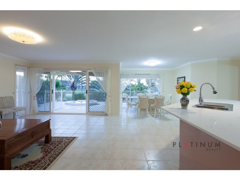 5 Cessnock Close, Mermaid Waters QLD 4218
