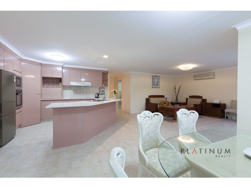 5 Cessnock Close, Mermaid Waters QLD 4218