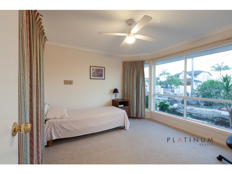 5 Cessnock Close, Mermaid Waters QLD 4218