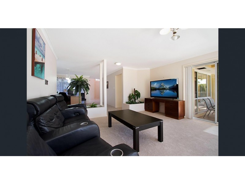 5 Cessnock Close, Mermaid Waters QLD 4218
