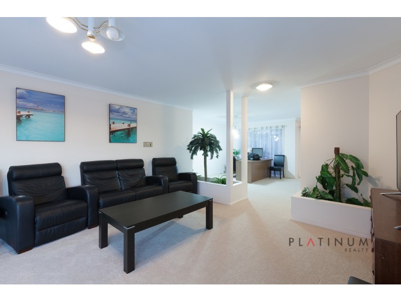 5 Cessnock Close, Mermaid Waters QLD 4218